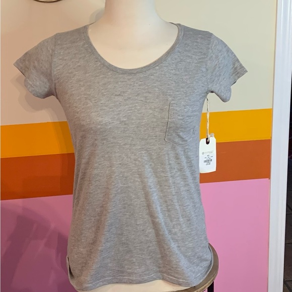 ELEMENT grey pocket tee . NWT 🌲 - Picture 2 of 3